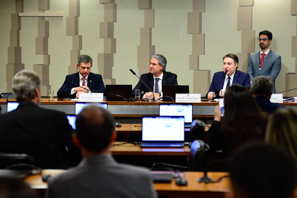 A comissão mista da MP (medida provisória) do consignado CLT aprovou nesta quarta (18) o relatório final, que agora segue à Câmara A comissão mista da MP (medida provisória) do consignado CLT aprovou nesta quarta (18) o relatório final, que agora segue à Câmara