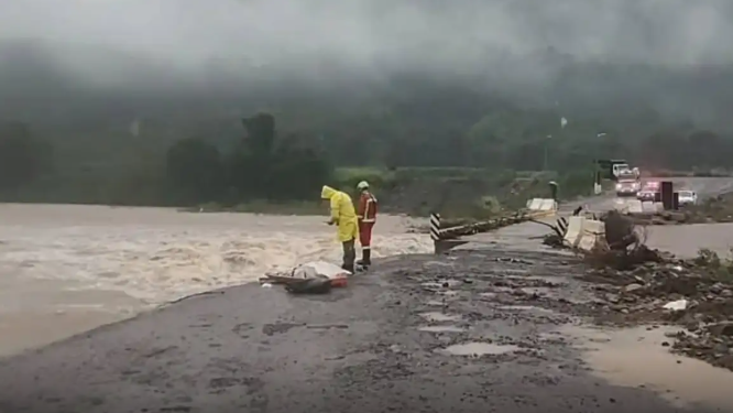 Conab leva 68 toneladas de alimentos a atingidos por enchentes no RS Conab leva 68 toneladas de alimentos a atingidos por enchentes no RS