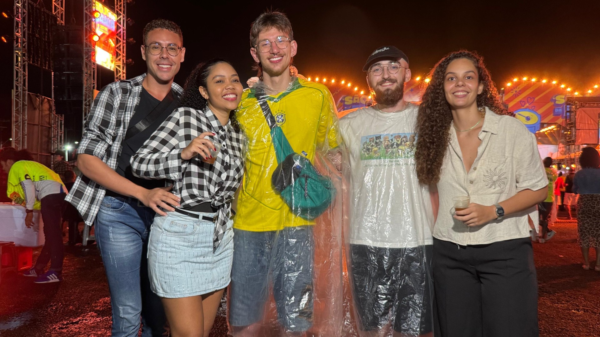 Turistas do Brasil e do exterior aprovam o São João da Bahia Turistas do Brasil e do exterior aprovam o São João da Bahia