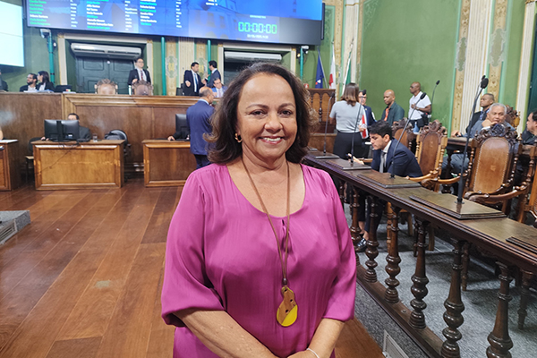 A líder da oposição na Câmara Municipal, vereadora Aladilce Souza (PCdoB) A líder da oposição na Câmara Municipal, vereadora Aladilce Souza (PCdoB)