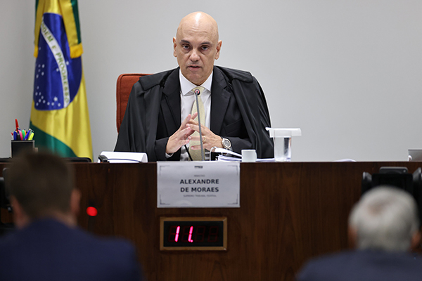 O ministro Alexandre de Moraes, do STF (Supremo Tribunal Federal), interroga Augusto Heleno, ex-ministro do GSI O ministro Alexandre de Moraes, do STF (Supremo Tribunal Federal), interroga Augusto Heleno, ex-ministro do GSI