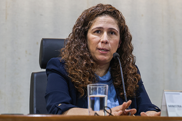 Esther Dweck Esther Dweck