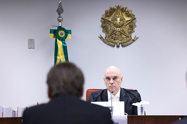 O ministro Alexandre de Moraes, do STF (Supremo Tribunal Federal), interroga o ex-presidente Jair Bolsonaro O ministro Alexandre de Moraes, do STF (Supremo Tribunal Federal), interroga o ex-presidente Jair Bolsonaro