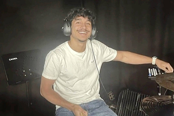 Marcelo Gomes, estudante do ensino médio de Massachusetts que foi detido repentinamente a caminho do treino de vôlei no fim de semana Marcelo Gomes, estudante do ensino médio de Massachusetts que foi detido repentinamente a caminho do treino de vôlei no fim de semana