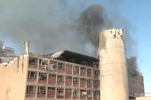 Um míssil balístico do Irã atingiu o principal hospital do sul de Israel nesta manhã de quinta-feira (19)