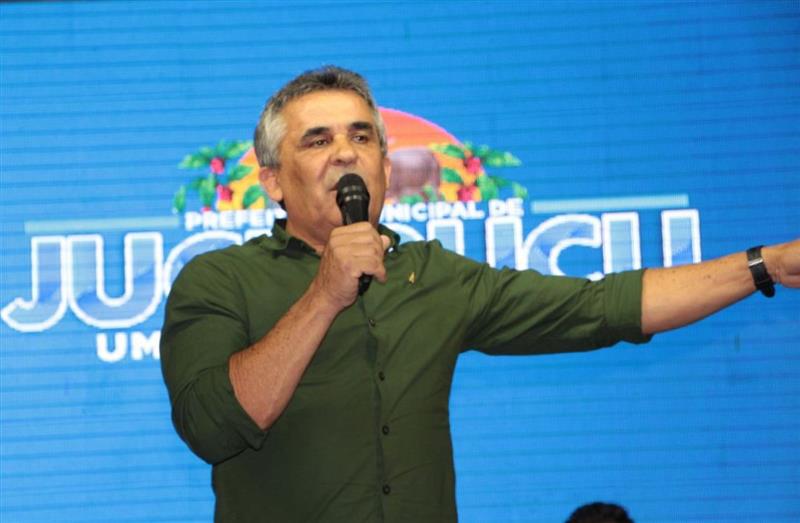 Prefeito de Jucuruçu, Arivaldo de Almeida Costa, que é mais conhecido como Lili Prefeito de Jucuruçu, Arivaldo de Almeida Costa, que é mais conhecido como Lili