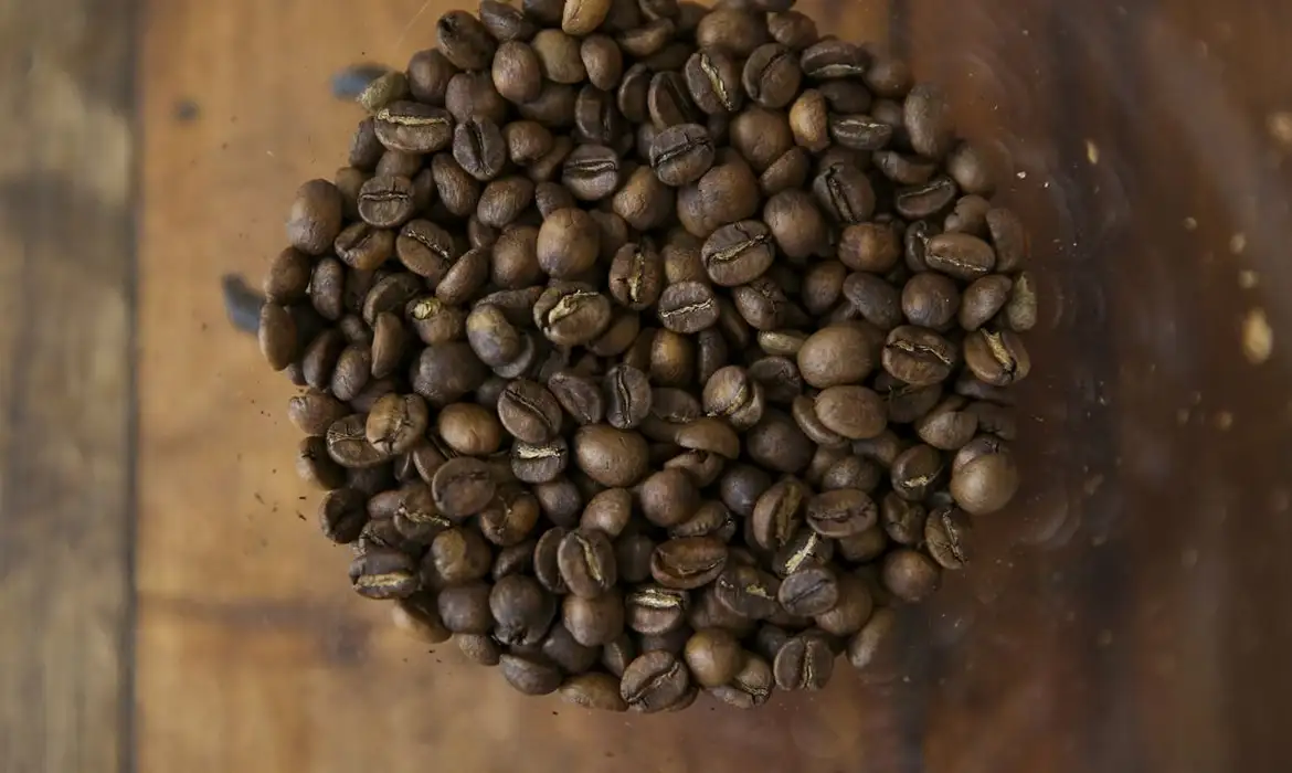 Alerta é do Centro de Estudos Avançados em Economia Aplicada Alerta é do Centro de Estudos Avançados em Economia Aplicada