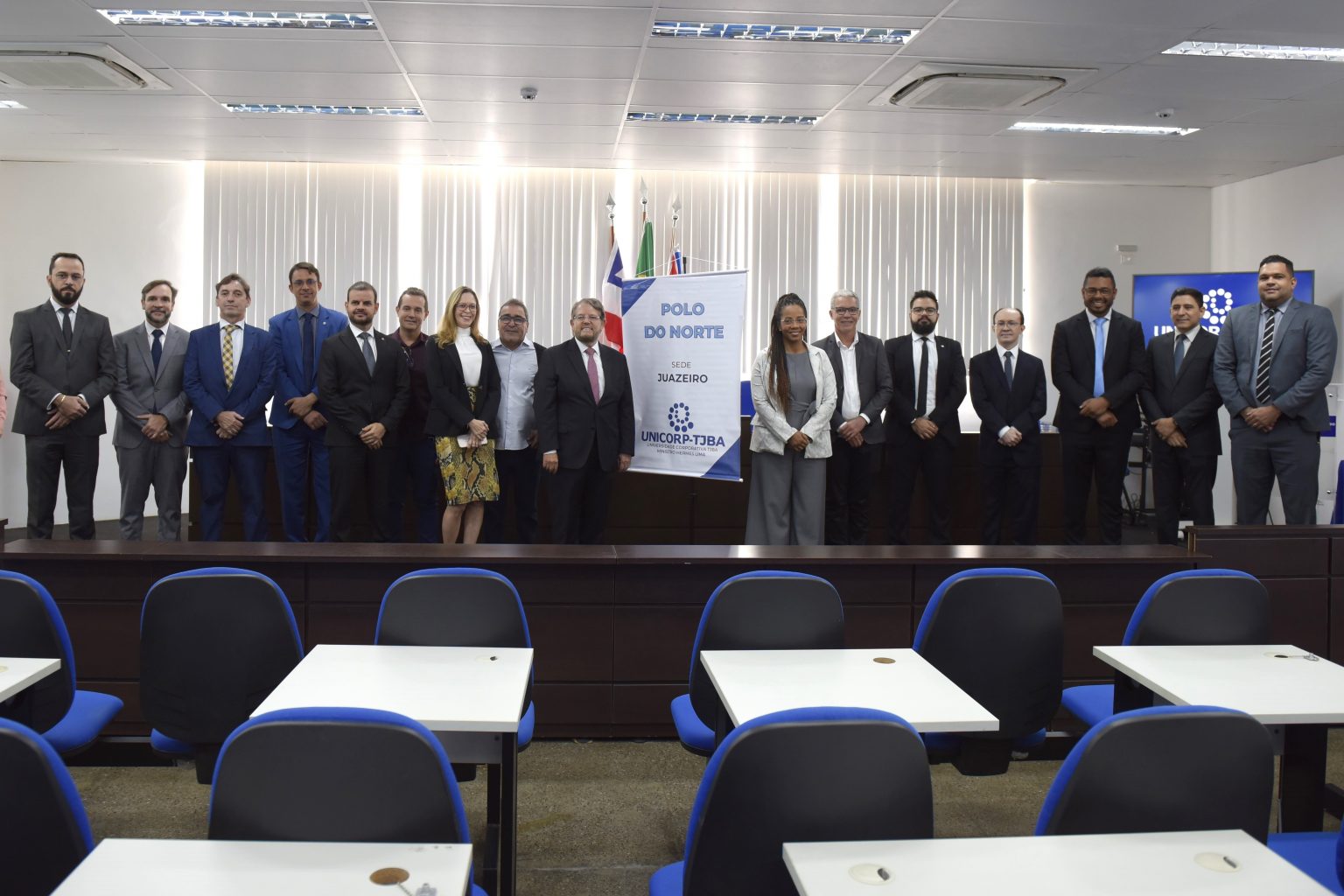 O projeto concebido na atual gestão consiste na promoção de cursos e seminários presenciais nas sedes dos polos regionais O projeto concebido na atual gestão consiste na promoção de cursos e seminários presenciais nas sedes dos polos regionais