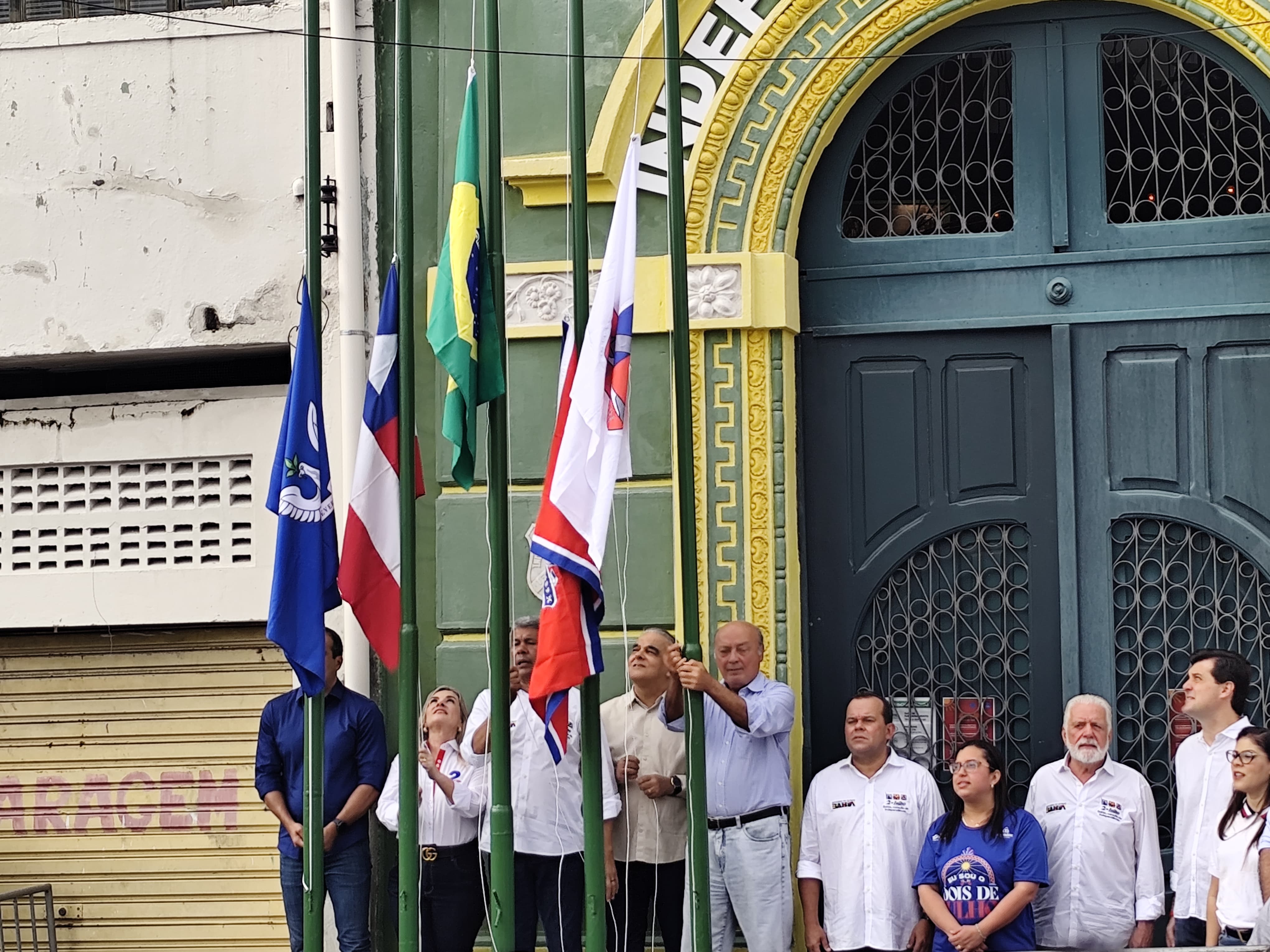 Jerônimo Rodrigues participa do hasteamento das bandeiras 