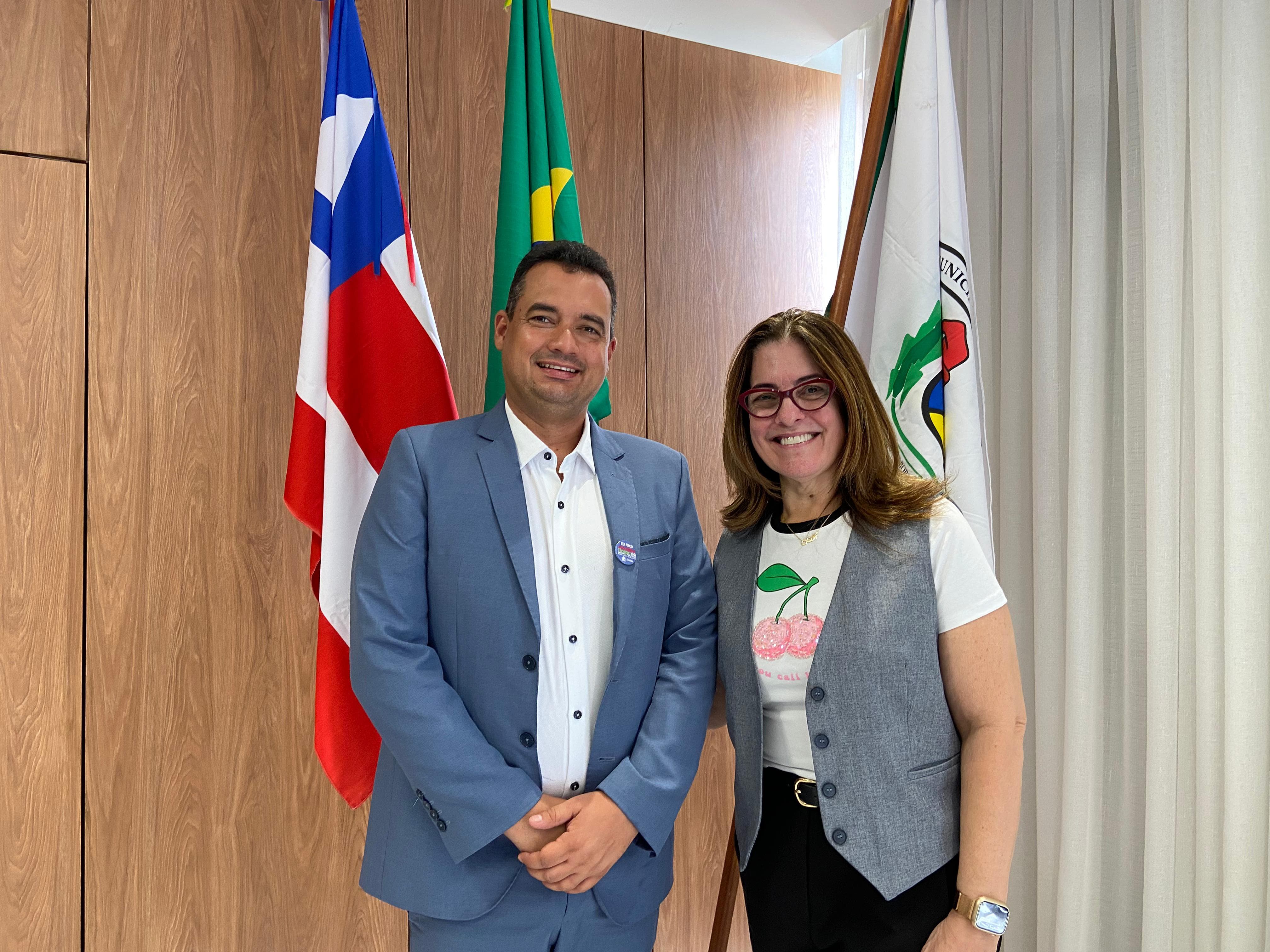 Rogéria Santos destina R$ 1 milhão para a saúde de Juazeiro e reforça compromisso com o município Rogéria Santos destina R$ 1 milhão para a saúde de Juazeiro e reforça compromisso com o município