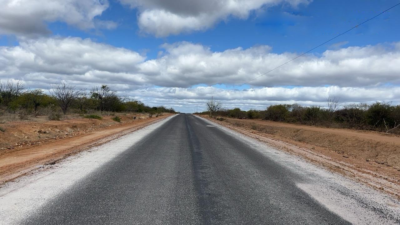 No Sertão do São Francisco, mais de 360 mil pessoas serão beneficiadas com a pavimentação de acessos a distritos No Sertão do São Francisco, mais de 360 mil pessoas serão beneficiadas com a pavimentação de acessos a distritos