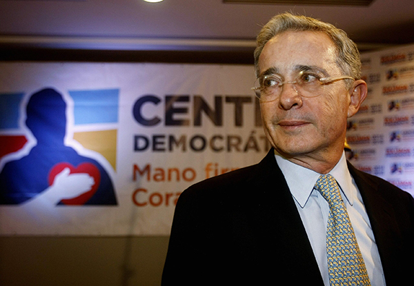 A Justiça da Colômbia sentenciou nesta sexta-feira (1º) o ex-presidente Álvaro Uribe A Justiça da Colômbia sentenciou nesta sexta-feira (1º) o ex-presidente Álvaro Uribe