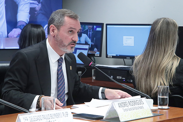 O diretor-geral da Polícia Federal, Andrei Rodrigues, participou de audiência na Câmara dos Deputados