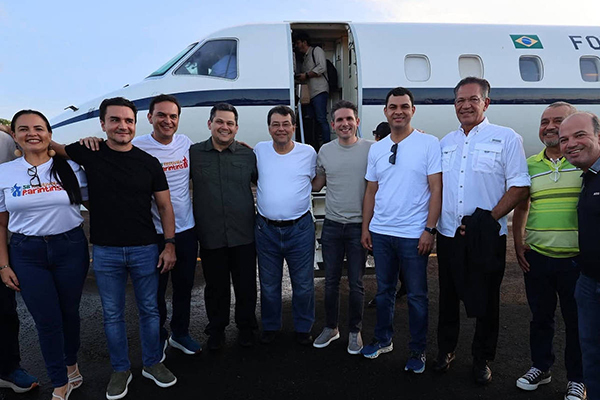 Comitiva de autoridades chega em avião da FAB para o Festival de Parintins Comitiva de autoridades chega em avião da FAB para o Festival de Parintins