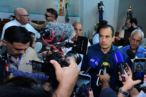 O prefeito Bruno Reis em entrevista à imprensa durante o evento de lançamento da programação da Festa de Santa Dulce 2025 O prefeito Bruno Reis em entrevista à imprensa durante o evento de lançamento da programação da Festa de Santa Dulce 2025