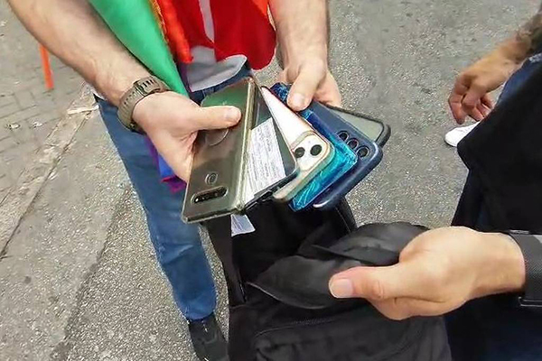 Furto de celular é mais frequente no fim de semana, diz anuário de segurança Furto de celular é mais frequente no fim de semana, diz anuário de segurança