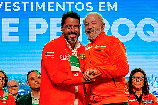 O coordenador geral da Federação Única dos Petroleiros (FUP), Deyvid Bacelar, com o presidente Lula O coordenador geral da Federação Única dos Petroleiros (FUP), Deyvid Bacelar, com o presidente Lula