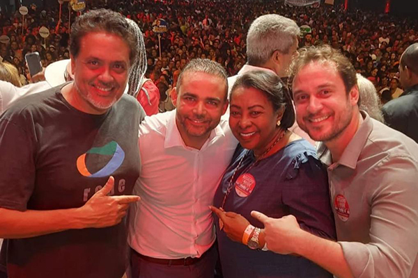 Ao centro, os ex-porta-vozes estaduais da Rede Diego Cunha e Iaraci Dias Ao centro, os ex-porta-vozes estaduais da Rede Diego Cunha e Iaraci Dias