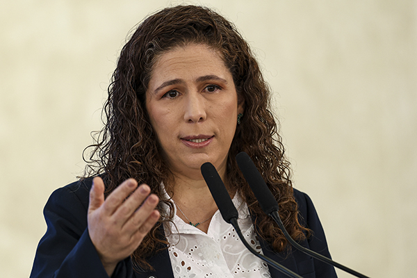 A ministra Esther Dweck (Gestão e Inovação) 