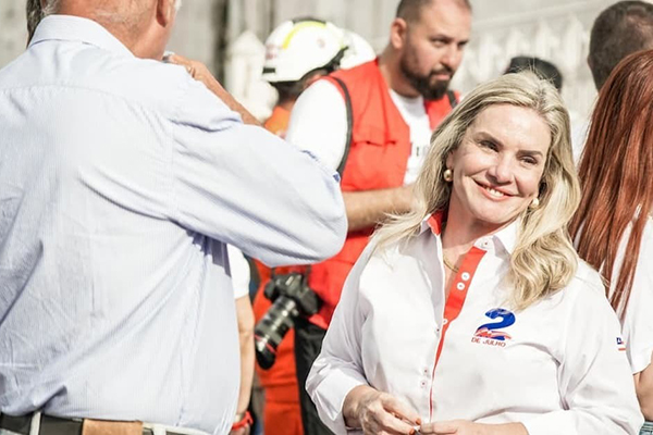 A presidente da Assembleia Legislativa (ALBA), deputada Ivana Bastos (PSD), nos festejos do 2 de Julho