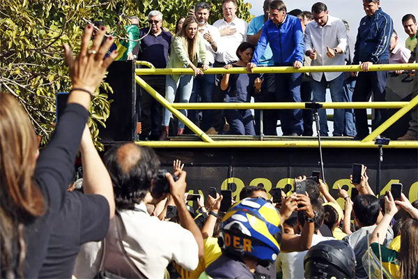 Ex-presidente é ausência em manifestações, e Michelle participa em Belém Ex-presidente é ausência em manifestações, e Michelle participa em Belém