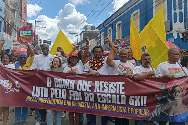 Bloco do PSOL no cortejo do 2 de Julho Bloco do PSOL no cortejo do 2 de Julho