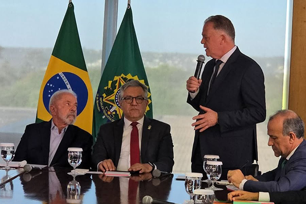 O presidente Lula (PT) se reuniu nesta terça-feira (22) com o governador do Espírito Santo, Renato Casagrande (PSB) O presidente Lula (PT) se reuniu nesta terça-feira (22) com o governador do Espírito Santo, Renato Casagrande (PSB)