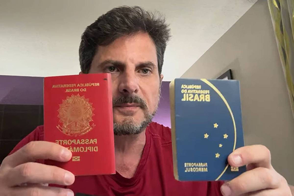 O senador Marcos do Val viajou aos Estados Unidos com passaporte diplomático que deveria estar apreendido O senador Marcos do Val viajou aos Estados Unidos com passaporte diplomático que deveria estar apreendido