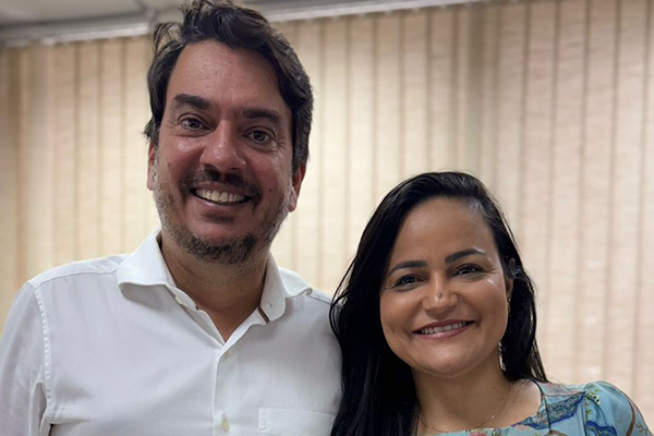 O deputado estadual Pedro Tavares (União Brasil) e a prefeita de Lauro de Freitas, Débora Regis (União Brasil) O deputado estadual Pedro Tavares (União Brasil) e a prefeita de Lauro de Freitas, Débora Regis (União Brasil)