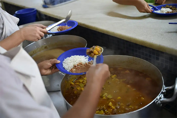 Menos de 2,5% da população brasileira estava em risco de subnutrição ou sem acesso à alimentação suficiente no triênio de 2022 a 2024 Menos de 2,5% da população brasileira estava em risco de subnutrição ou sem acesso à alimentação suficiente no triênio de 2022 a 2024