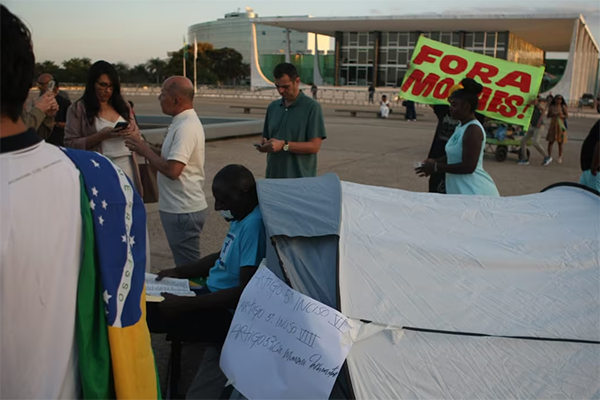 Deputado Hélio Lopes acampado na Praça dos Três Poderes em Brasília Deputado Hélio Lopes acampado na Praça dos Três Poderes em Brasília