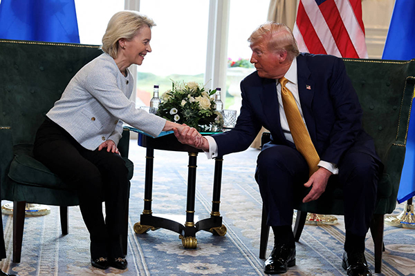 Ursula von der Leyen, presidente da Comissão Europeia, e Donald Trump após reunião em Turnberry, na Escócia Ursula von der Leyen, presidente da Comissão Europeia, e Donald Trump após reunião em Turnberry, na Escócia
