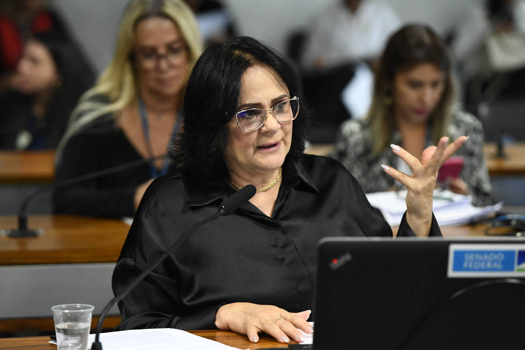 A senadora Damares Alves (Republicanos-DF) em reunião da Comissão de Direitos Humanos do Senado