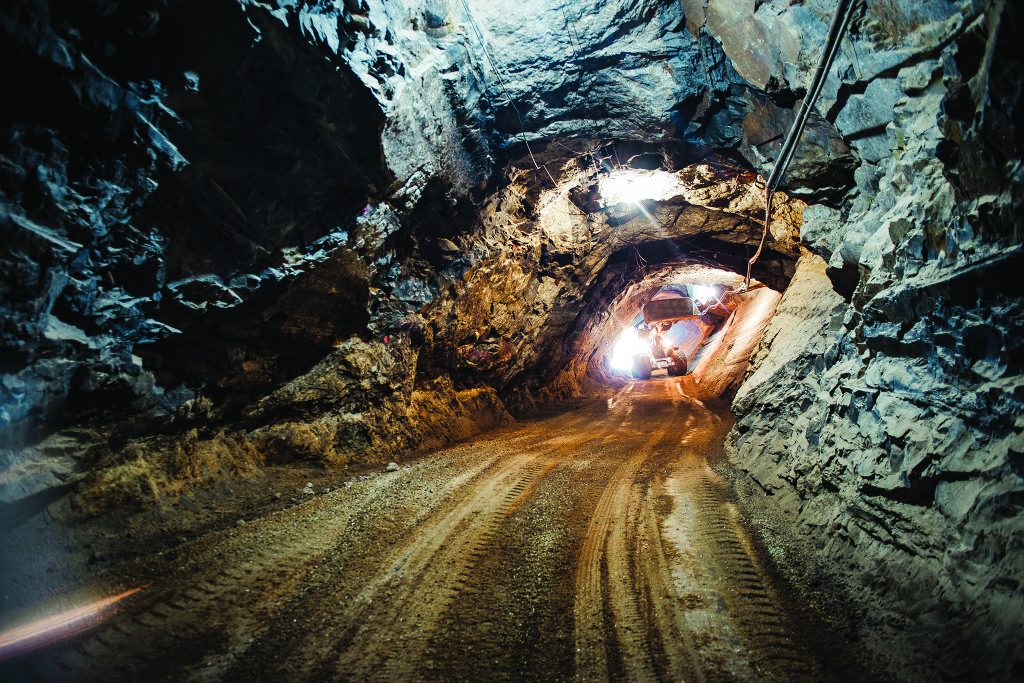 Mina de lítio em Araçuaí (MG) Mina de lítio em Araçuaí (MG)