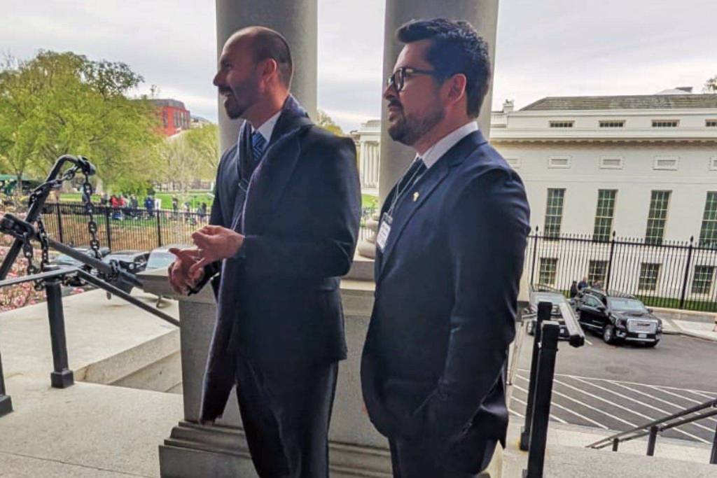 O deputado licenciado Eduardo Bolsonaro, com o ex-apresentador da Jovem Pan Paulo Figueiredo, em Washington, em foto postada no último dia 2 de abril O deputado licenciado Eduardo Bolsonaro, com o ex-apresentador da Jovem Pan Paulo Figueiredo, em Washington, em foto postada no último dia 2 de abril