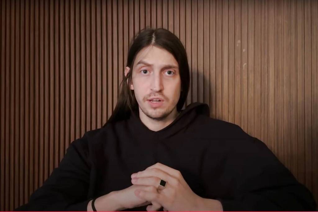 Reprodução do vídeo Adultização, publicado pelo influenciador Felipe Bressanim Pereira, o Felca, que viralizou no começo de agosto de 2025 Reprodução do vídeo Adultização, publicado pelo influenciador Felipe Bressanim Pereira, o Felca, que viralizou no começo de agosto de 2025