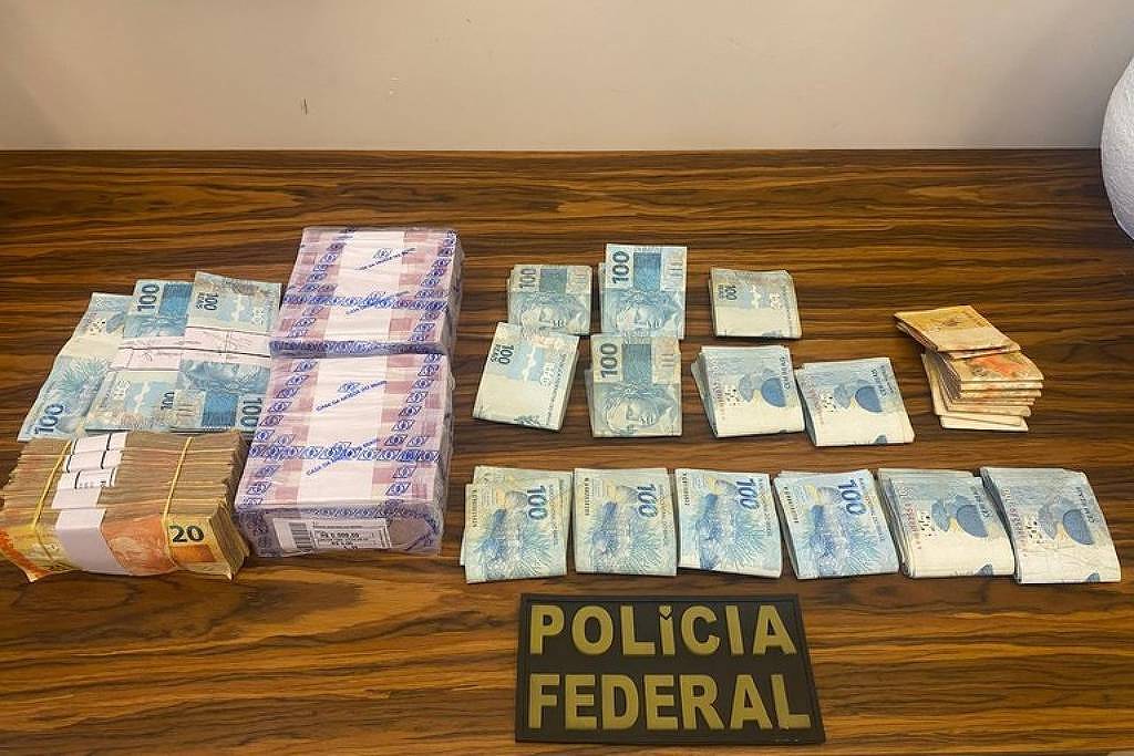 A Polícia Federal faz operação no Maranhão e no Piauí contra organização criminosa suspeita de desviar mais de R$ 50 milhões do Fundeb A Polícia Federal faz operação no Maranhão e no Piauí contra organização criminosa suspeita de desviar mais de R$ 50 milhões do Fundeb