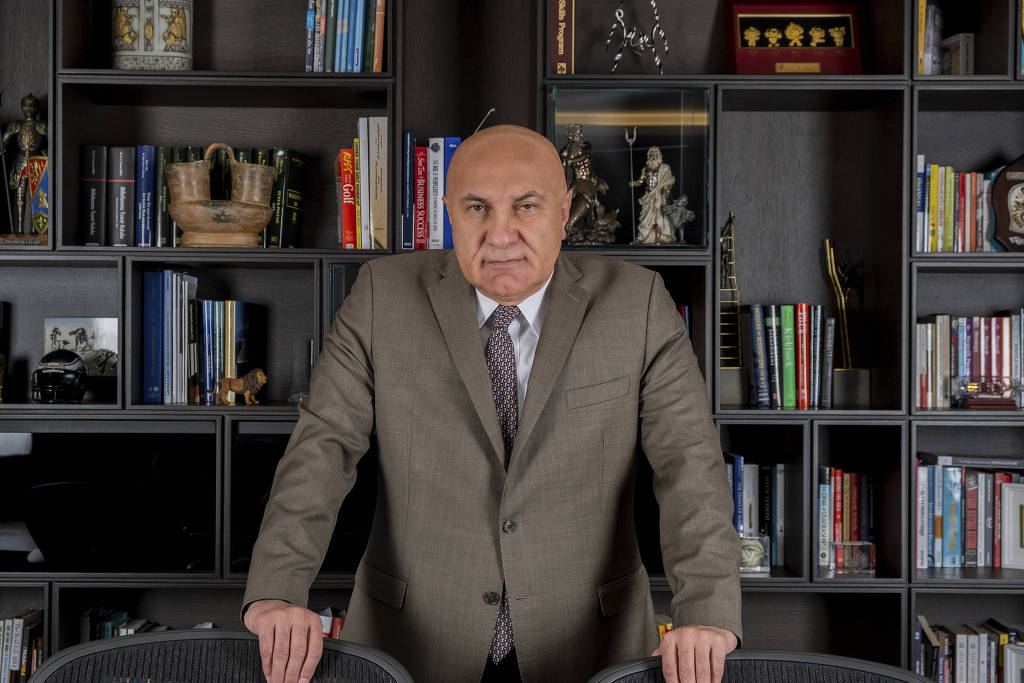 Robert Yüksel Y?ld?r?m, 65 anos, bilionário turco do setor mineral, dono da holandesa Corex Holding, questiona o avanço chinês nos minerais críticos Robert Yüksel Y?ld?r?m, 65 anos, bilionário turco do setor mineral, dono da holandesa Corex Holding, questiona o avanço chinês nos minerais críticos