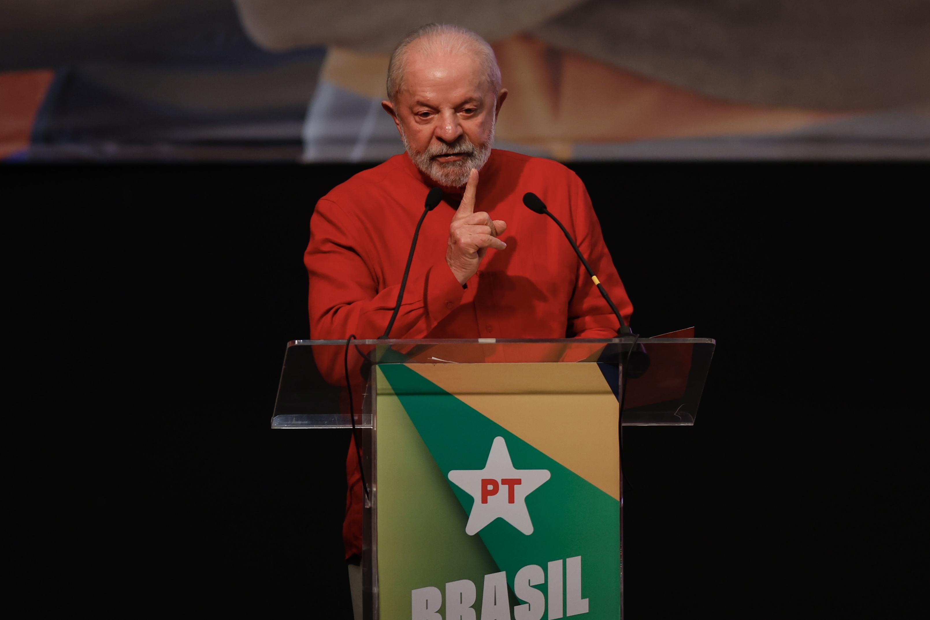 Presidente Lula participa do 17° Encontro Nacional do PT, que confirmou a presidência de Edinho Silva, como novo presidente do PT Presidente Lula participa do 17° Encontro Nacional do PT, que confirmou a presidência de Edinho Silva, como novo presidente do PT