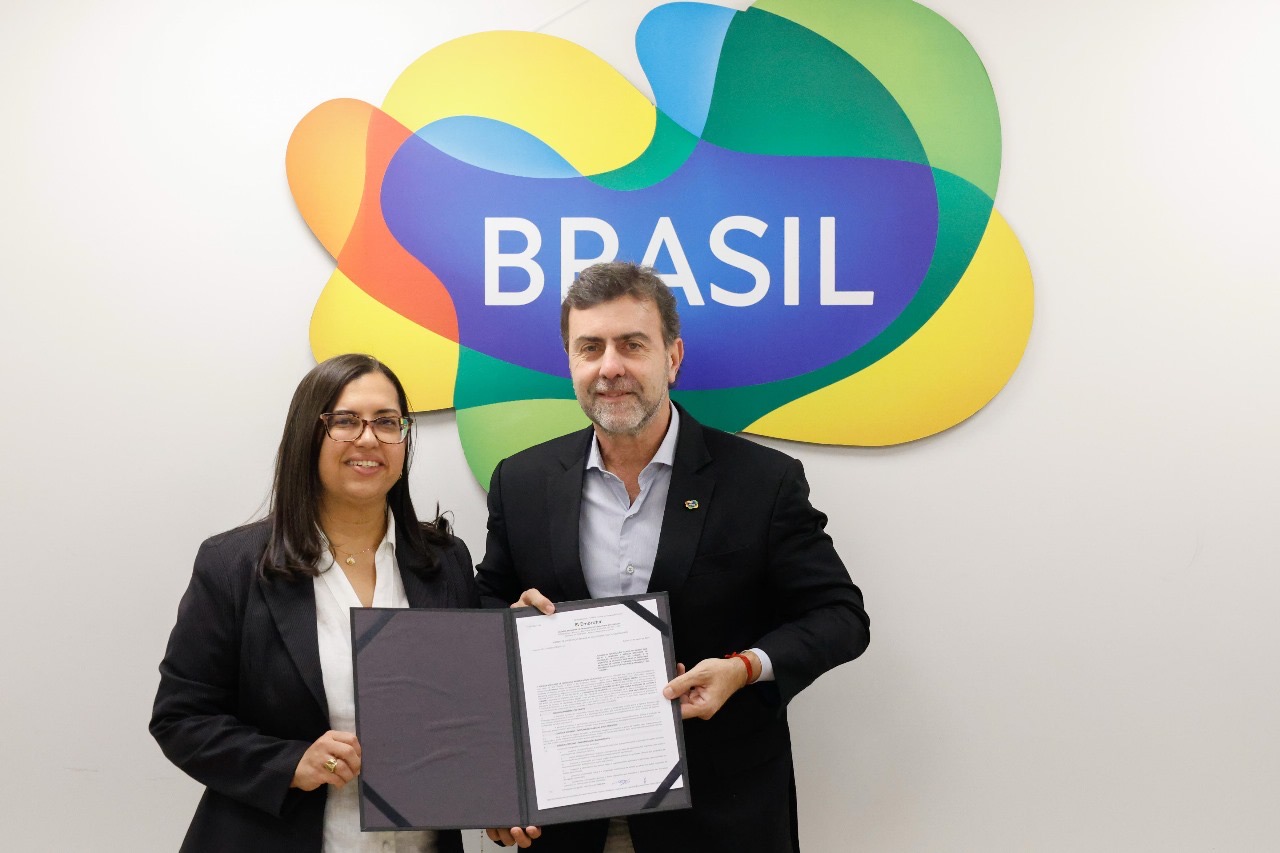 A assinatura ocorreu em Brasília, durante um encontro entre Ana Paula Matos, vice-prefeita e titular da Secult, e Marcelo Freixo, presidente da Embratur