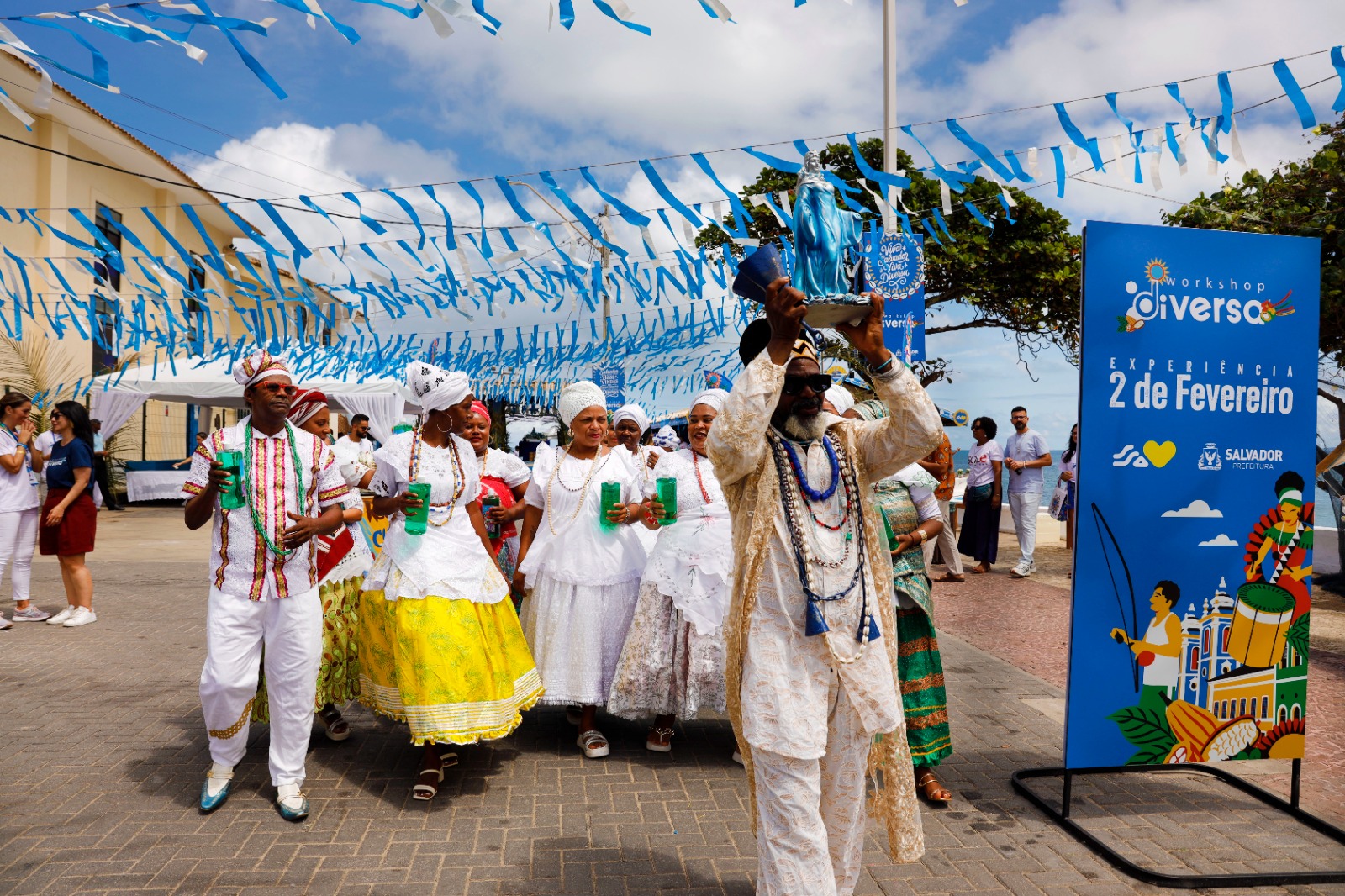 Agentes de viagens, operadores e fornecedores de serviços turísticos viveram a experiência da Festa de Iemanjá, no bairro do Rio Vermelho Agentes de viagens, operadores e fornecedores de serviços turísticos viveram a experiência da Festa de Iemanjá, no bairro do Rio Vermelho