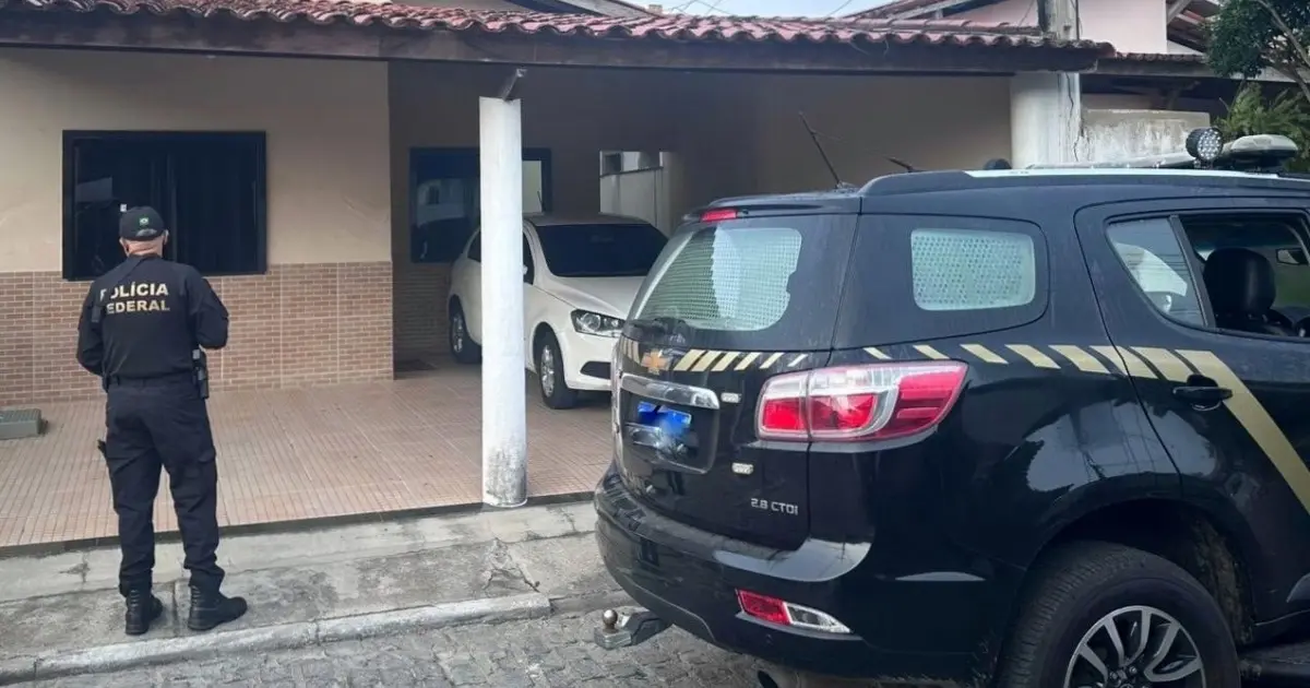 De acordo com a PF, o grupo criminoso abriu ao menos 21 contas bancárias com uso de documentos falsificados De acordo com a PF, o grupo criminoso abriu ao menos 21 contas bancárias com uso de documentos falsificados