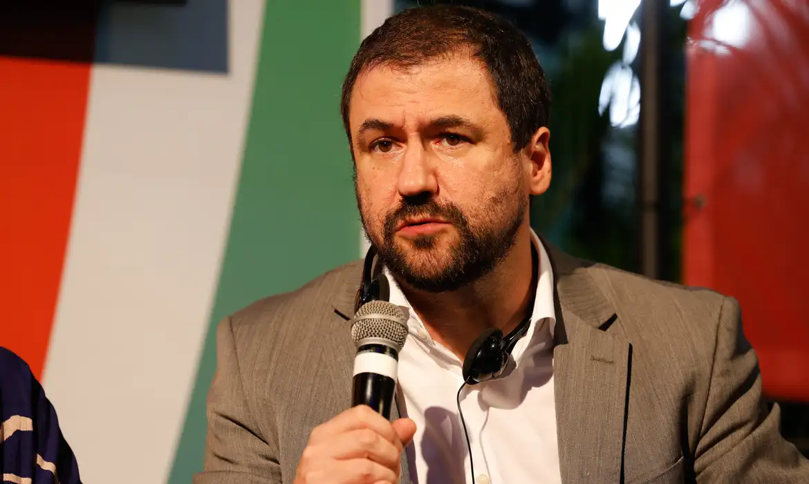 Não é preciso criar do zero entidade fiscalizadora, diz João Brant Não é preciso criar do zero entidade fiscalizadora, diz João Brant