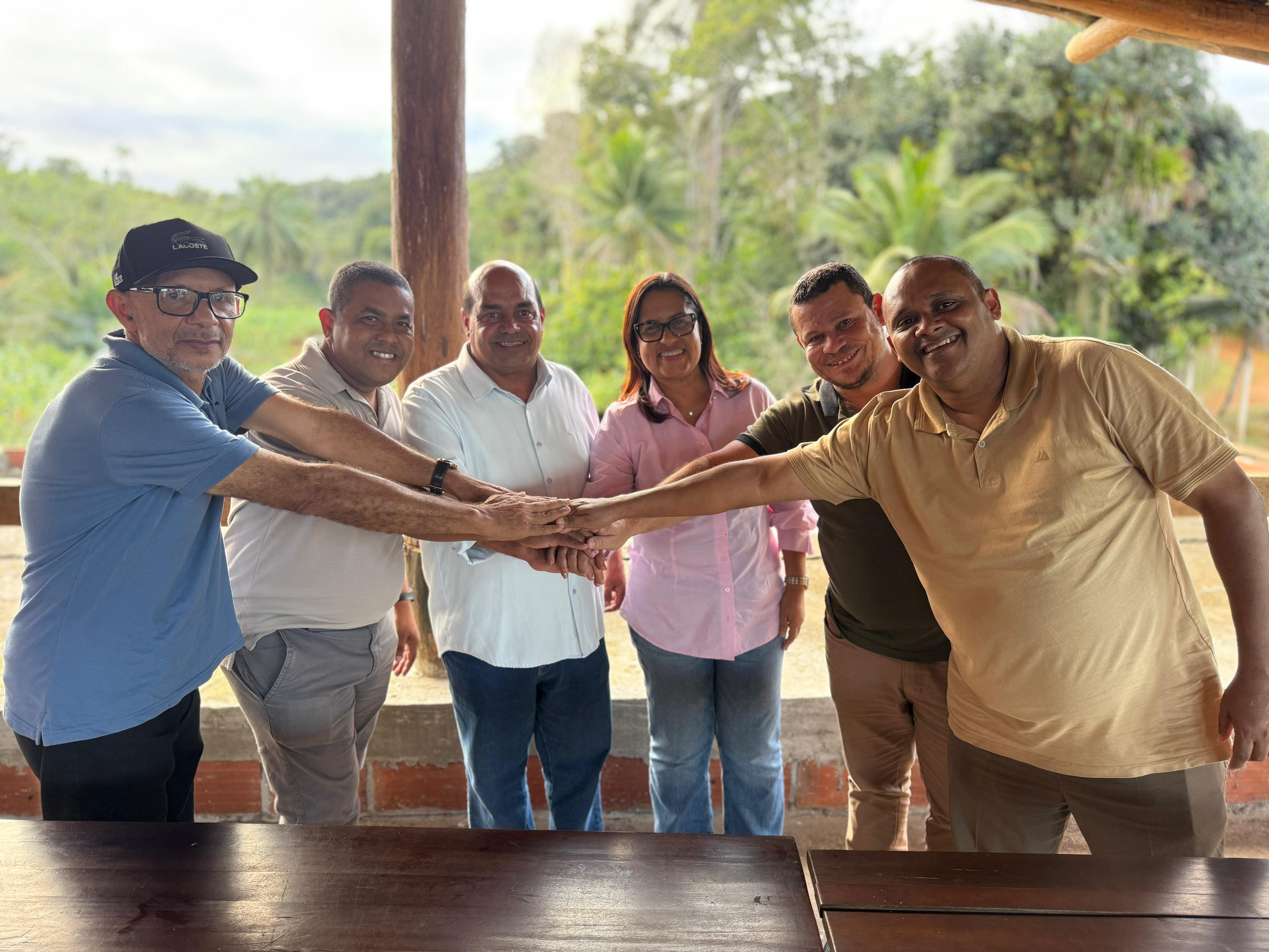 A agenda também contou com reuniões com lideranças políticas e religiosas da região A agenda também contou com reuniões com lideranças políticas e religiosas da região