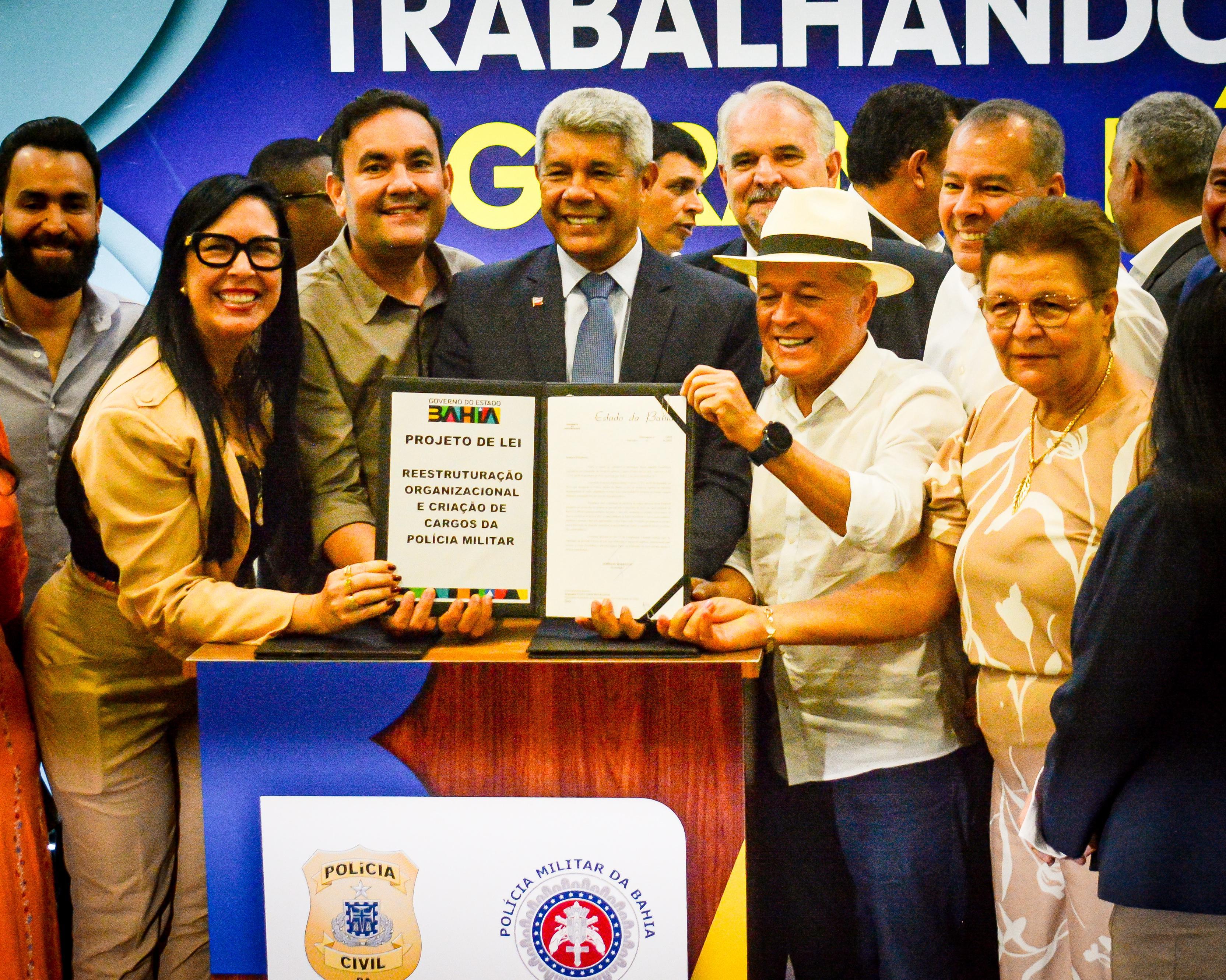 A medida foi anunciada ontem pelo governador Jerônimo Rodrigues (PT), durante solenidade no Centro de Operações e Inteligência A medida foi anunciada ontem pelo governador Jerônimo Rodrigues (PT), durante solenidade no Centro de Operações e Inteligência