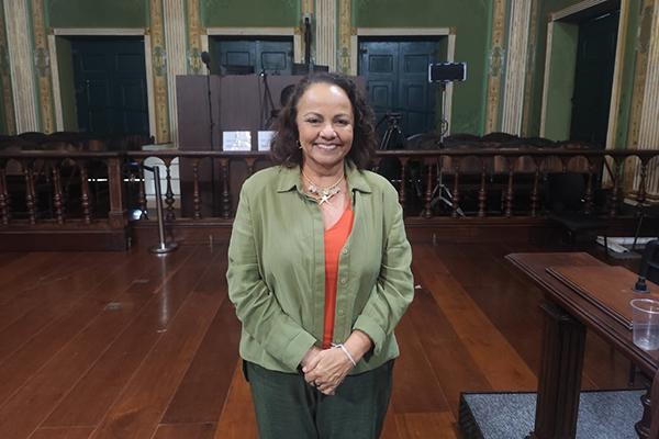 A líder da oposição na Câmara Municipal, vereadora Aladilce Souza (PCdoB) A líder da oposição na Câmara Municipal, vereadora Aladilce Souza (PCdoB)