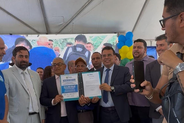 Assinatura da ordem de serviço para início das obras do sistema de esgotamento sanitário de Correntina