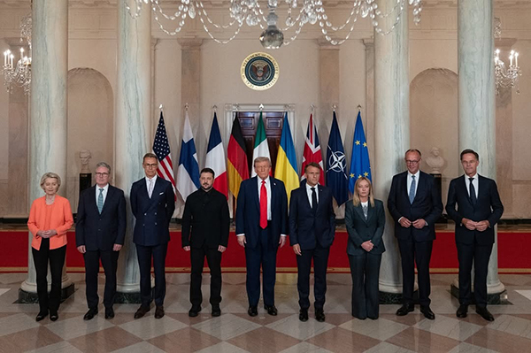 O presidente dos EUA, Donald Trump, o presidente da Ucrânia, Volodimir Zelenski, com líderes europeus na Casa Branca O presidente dos EUA, Donald Trump, o presidente da Ucrânia, Volodimir Zelenski, com líderes europeus na Casa Branca