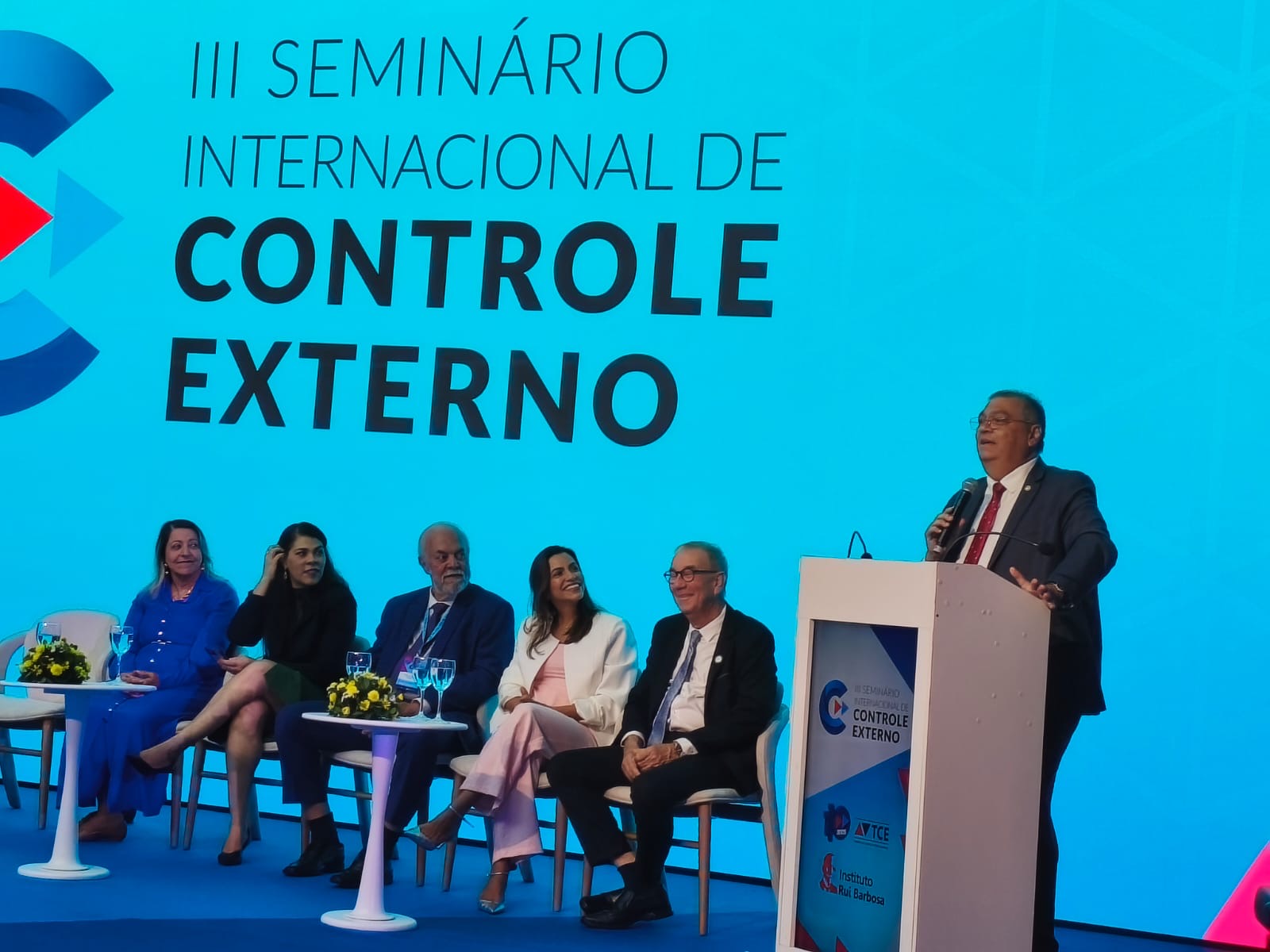 Ministro Flávio Dino recebeu título de cidadão baiano nesta sexta-feira Ministro Flávio Dino recebeu título de cidadão baiano nesta sexta-feira