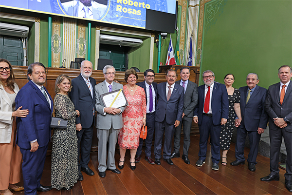 Câmara de Salvador concede medalha Thomé de Souza ao professor Roberto Rosas Câmara de Salvador concede medalha Thomé de Souza ao professor Roberto Rosas